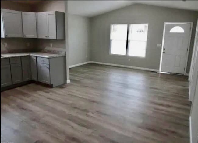 Building Photo - 903 4th St