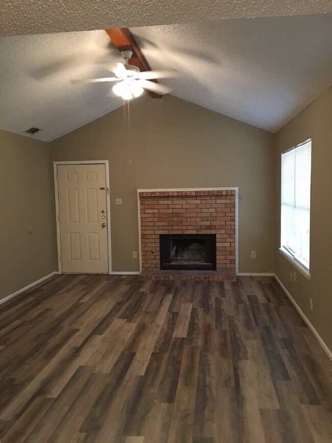 Building Photo - Two Bedroom Located in Frenship ISD!
