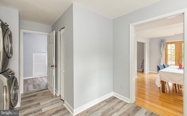 Foto del edificio - 4820 Bradley Blvd