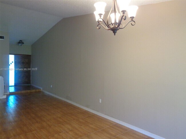 Foto del edificio - 811 SW 12th Pl