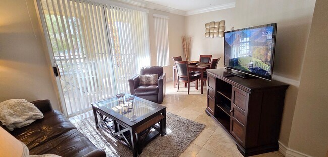 Foto del edificio - Short or long term available! Beautiful furnished 1 bedroom located in the heart of the strip!