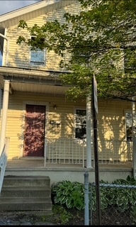 Sit out in front or back yard. Very quiet and friendly neighborhood - 121 Morris Ave
