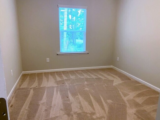 Building Photo - 3 Bedroom Townhome for Sale Apex