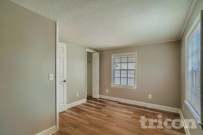 Building Photo - 1125 Michigan Dr N