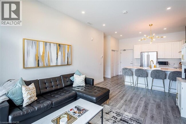 Photo du bâtiment - 1 Redfern Ave