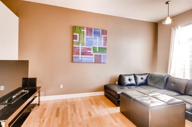 Building Photo - 5677 S Park Pl