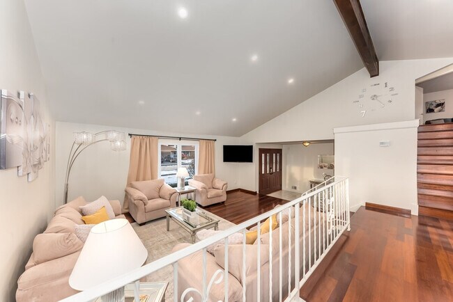 Foto del edificio - 8501 Loveland Ln