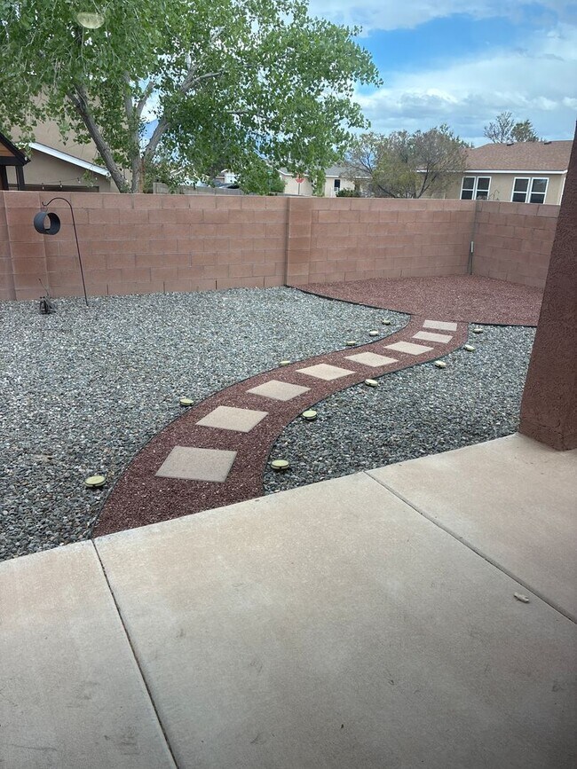 Building Photo - Nice clean three bedroom two bath home