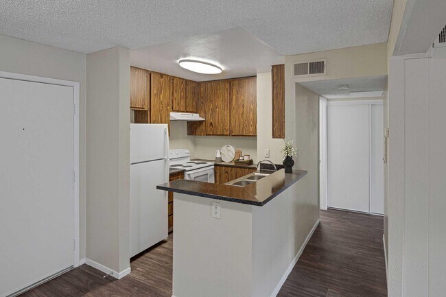 Building Photo - 4200 Paradise