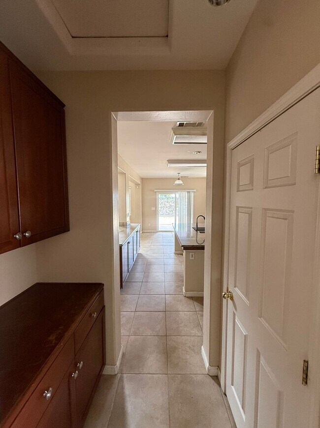 Foto del edificio - Charming 5-Bedroom, 3-Bathroom Home