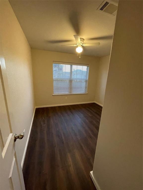 Foto del edificio - 536 Hidden Dale Dr