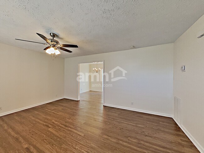 Building Photo - 511 Whitewater Lane
