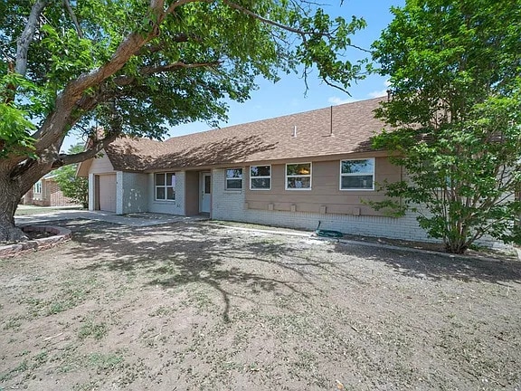 Building Photo - 2503 Lynn Dr