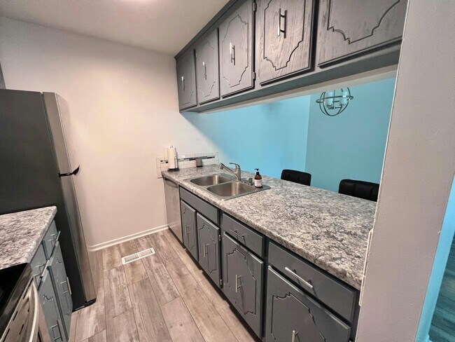 Foto del edificio - 8850 Jasmine Ln