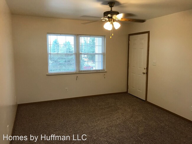 Building Photo - 1613-1645 S Green River Rd