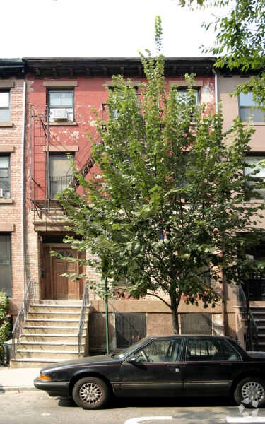 Primary Photo - 116 Hoyt St