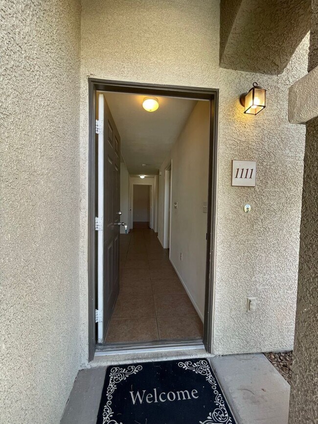 Foto del edificio - First Floor Condo Unit in Gated Community!