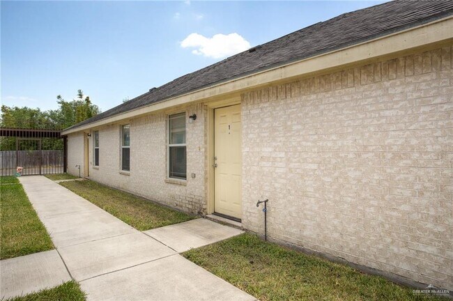 Building Photo - 15 Bahamas Dr