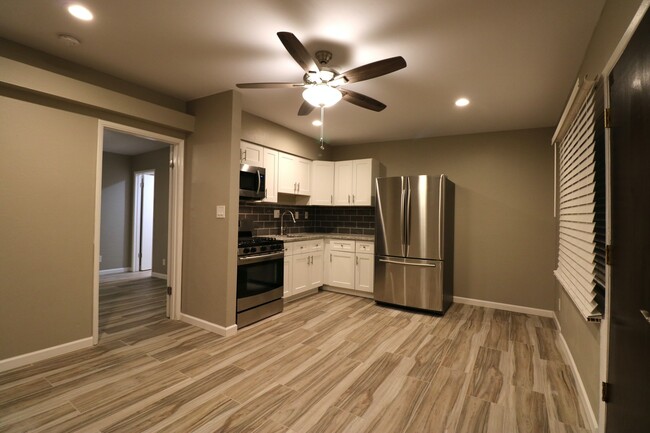 Building Photo - 5222 East Windsor Avenue, Unit 3