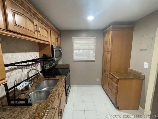 Building Photo - 2322 S Cypress Bend Dr