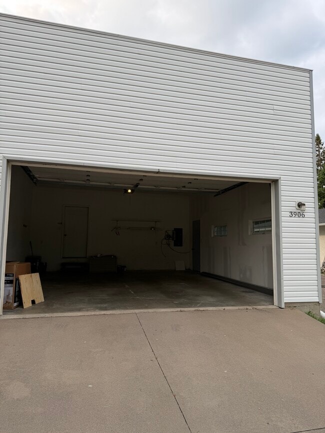 Building Photo - 3906 Reservoir Blvd