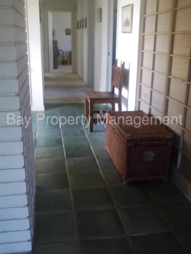 Building Photo - Carmel Meadows Gem - Rent Reduced!