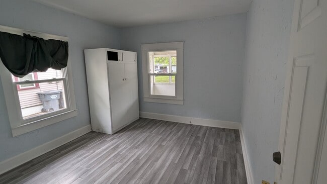 Building Photo - 1128 Manor Ct