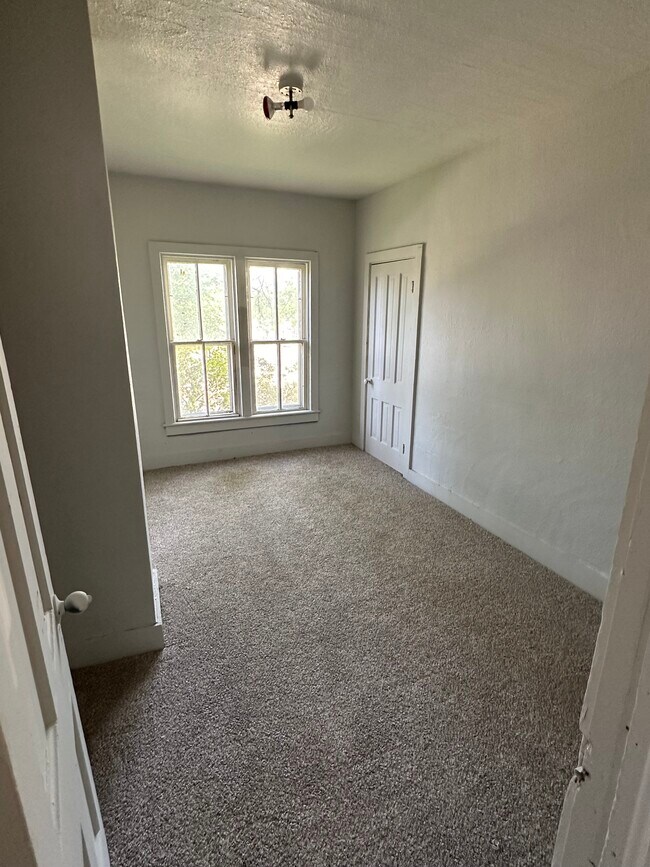 Foto del edificio - Anamosa Duplex