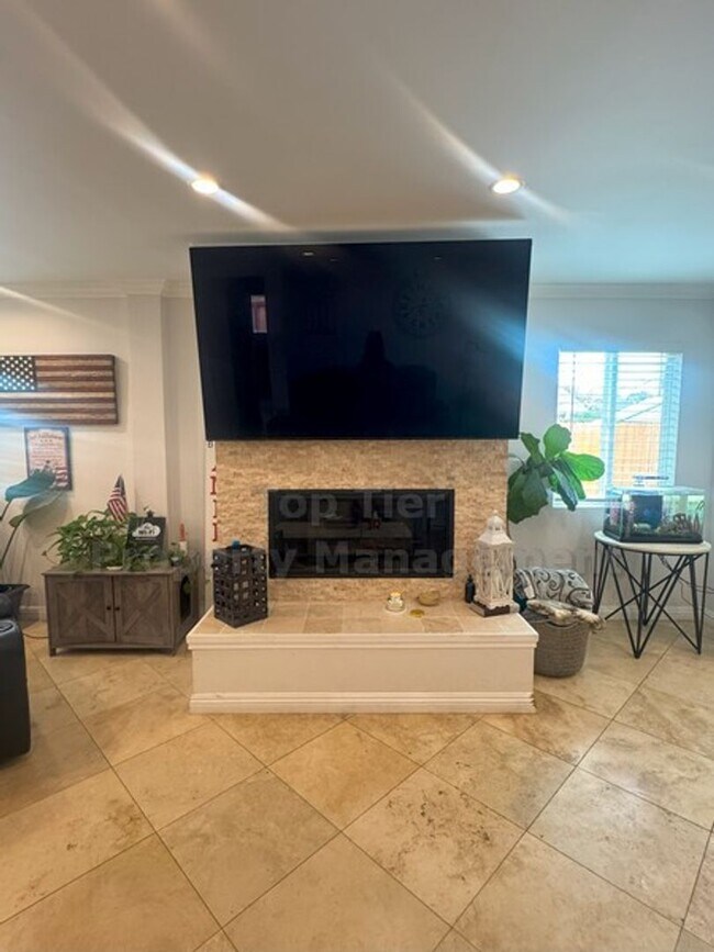 Foto del edificio - Beautiful Vista Home 3 bed / 3 bath / 1957...