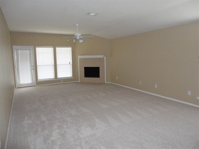 Foto del edificio - 7118 Compass Point Dr