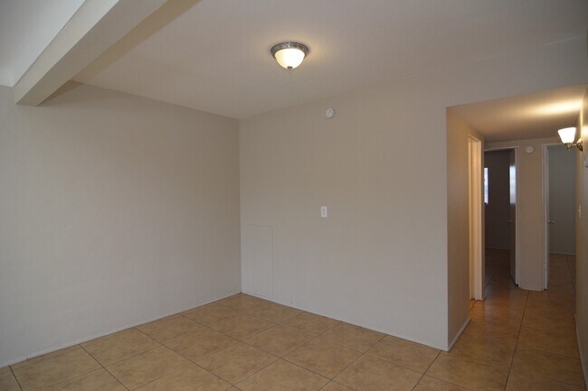 Foto del edificio - Remodeled 2 Bedroom 1 Bath Duplex! Great C...