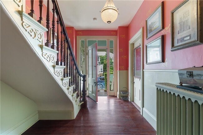 Building Photo - 15 Ayrault St