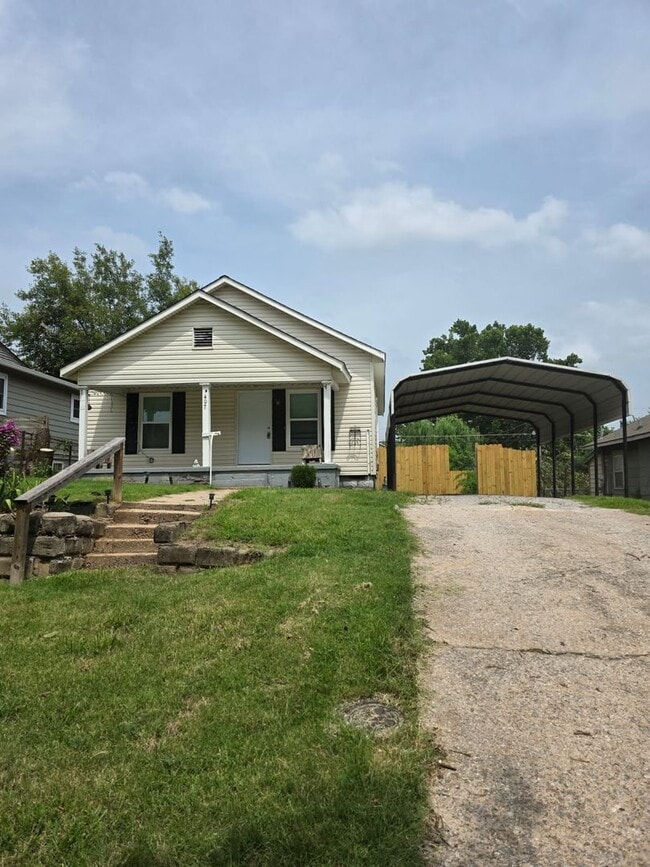 Building Photo - Be the first to lease this Bungalow Beauty!