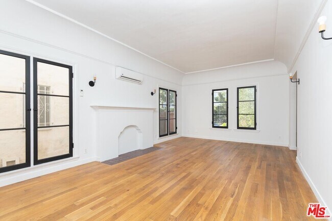 Foto del edificio - 900 Orange Grv Ave