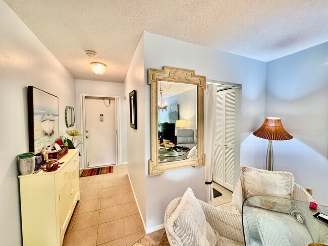 Building Photo - 1100 Ponce de Leon Cir