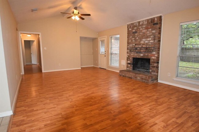 Building Photo - 506 Tresvant Dr
