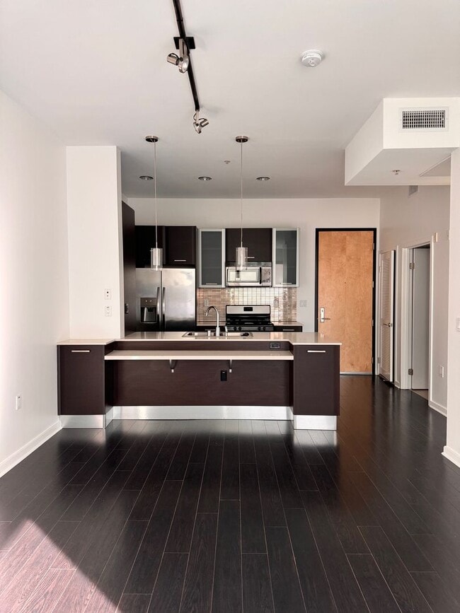 Interior Photo - 801 North