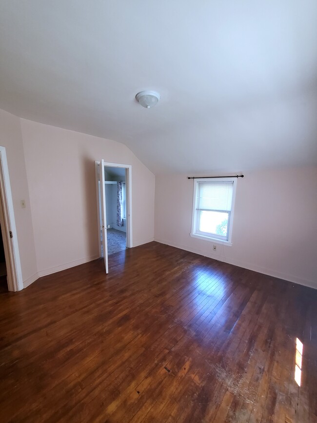 Main Bedroom - 1107 Baxter Ave