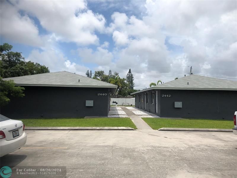 Foto principal - 2442 Jackson St