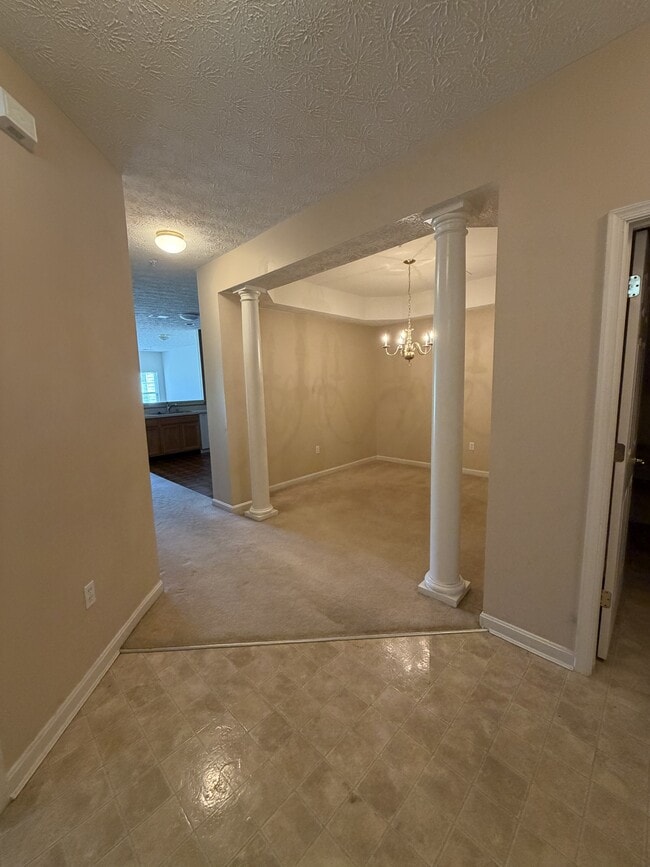 Building Photo - 9008 Executive Club Dr