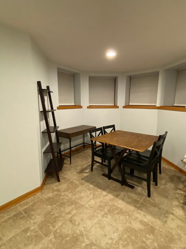 Dining/living area - 3014 W Palmer