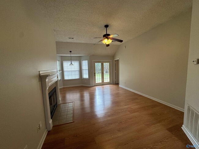 Foto del edificio - 104 Maple Valley Dr