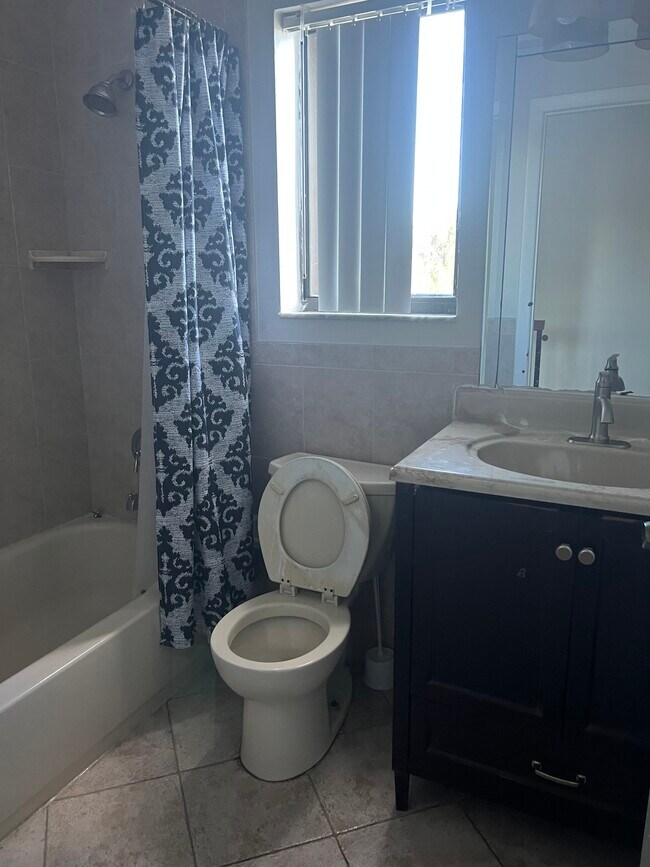 Foto del edificio - 5652 Strawberry Lakes Cir