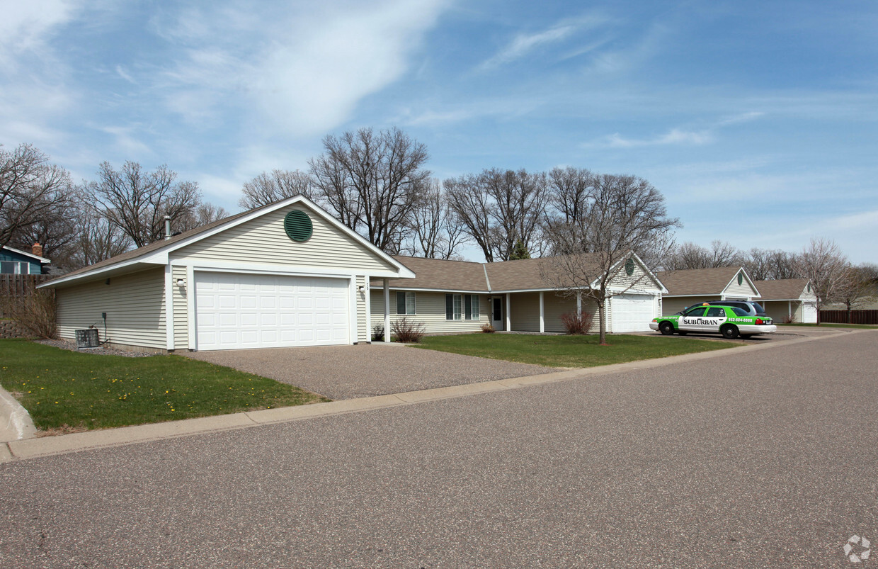 Primary Photo - OAK MANOR TOWNHOMES