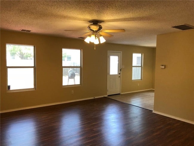 Building Photo - 4888 Waterford Dr
