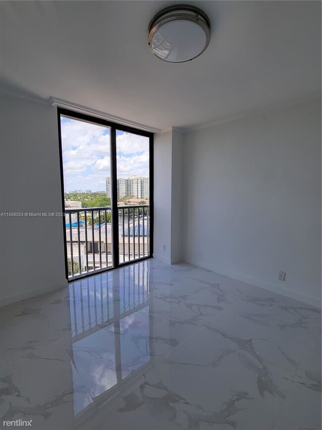 Foto del edificio - 2 br, 2 bath Condo - 19707 Turnberry Way A...