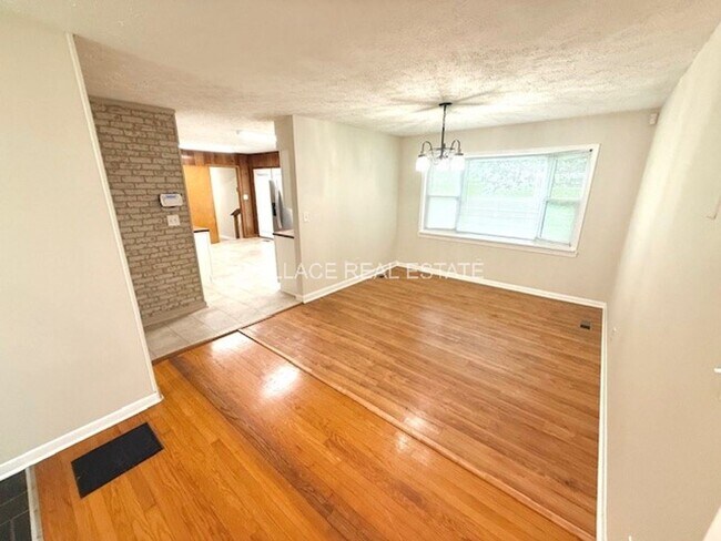 Foto del edificio - LOCATED IN GIBBS...FANTASTIC UPDATED, 1-LE...