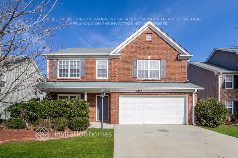 Primary Photo - 1026 Hawthorn Ln