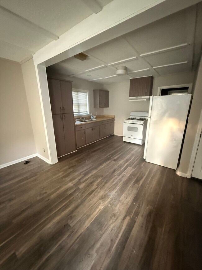 Foto del edificio - 407 Glencrest St