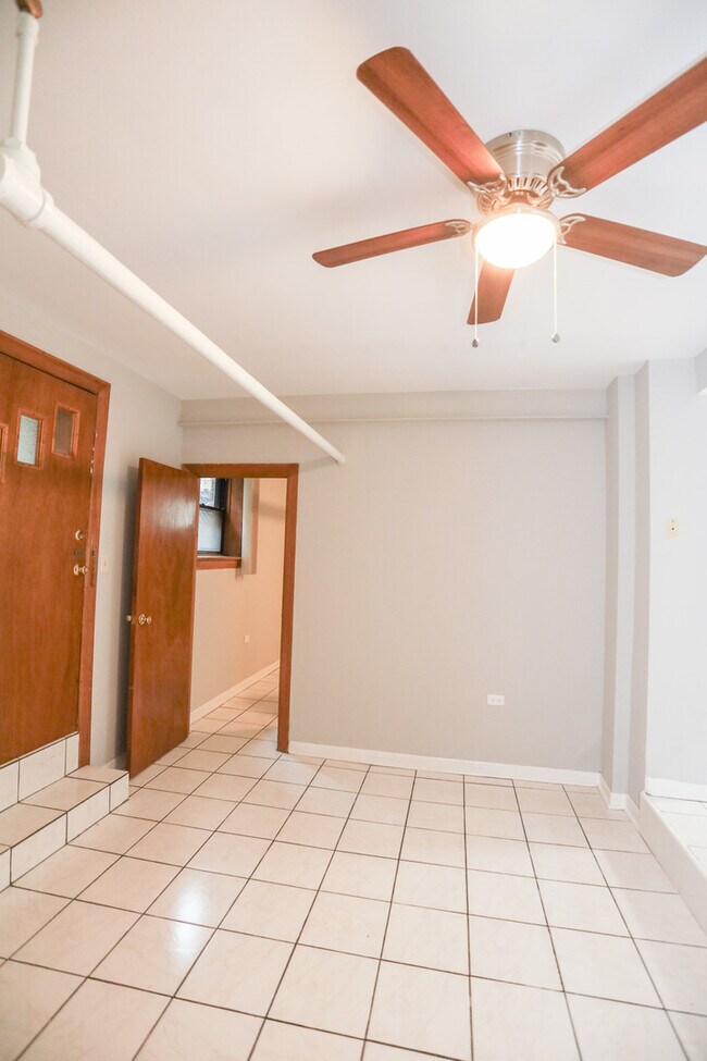 Foto del edificio - 1318 W Foster Ave